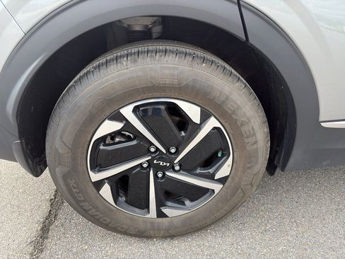 Used 2025 Kia Sportage LX FWD image 14