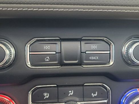 Used 2022 GMC Yukon XL SLT w/ SLT Premium Package image 38