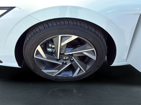 Used 2025 Hyundai Elantra Sport FWD image 34