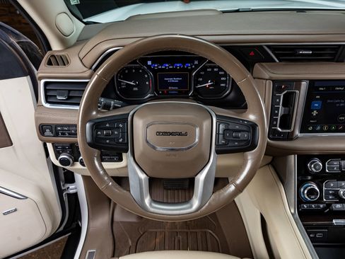 Used 2021 GMC Yukon Denali w/ Denali Premium Package image 19