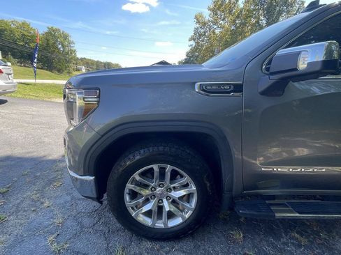 Used 2022 GMC Sierra 1500 SLT w/ SLT Premium Plus Package AWD/4WD image 4