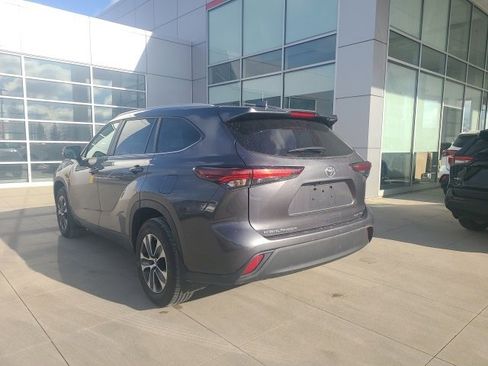 Used 2024 Toyota Highlander XLE image 5