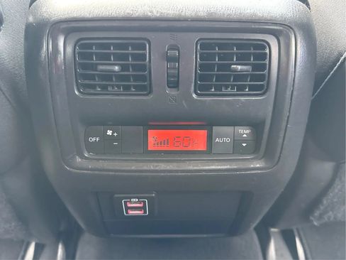 Used 2018 Nissan Pathfinder SV AWD/4WD image 27