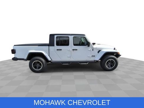 Used 2022 Jeep Gladiator Sport image 9