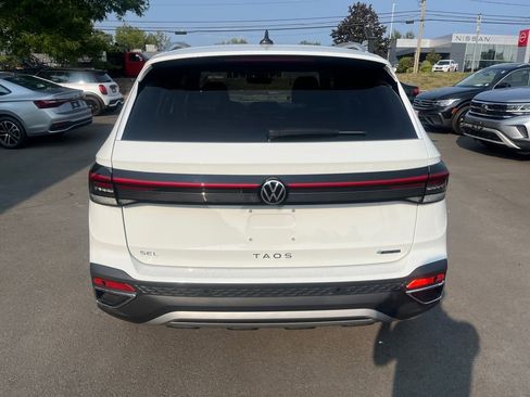 New 2025 Volkswagen Taos SEL image 9
