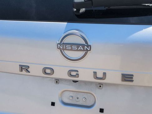 Used 2024 Nissan Rogue S FWD image 12