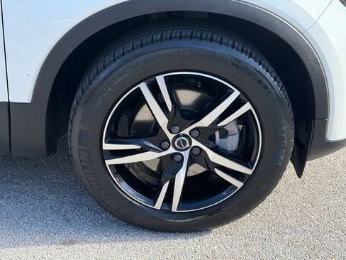 Used 2023 Volvo XC40 B4 Core w/ Convenience Package FWD image 10