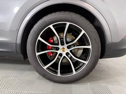 Certified 2025 Porsche Cayenne S AWD/4WD image 12