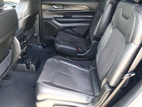 Used 2024 Jeep Grand Cherokee L Altitude AWD/4WD image 21