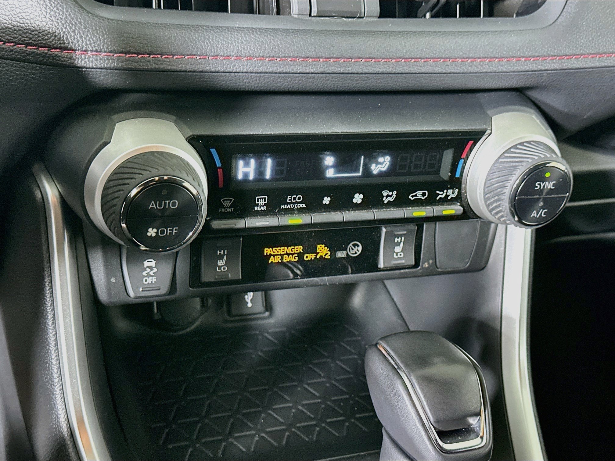 Used 2021 Toyota RAV4 SE w/ Weather & Moonroof Package AWD/4WD image 23
