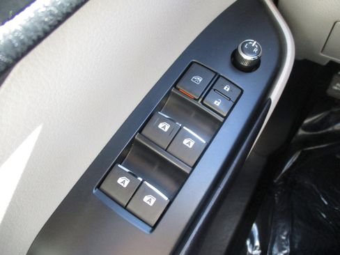 Used 2016 Toyota Highlander Limited image 36