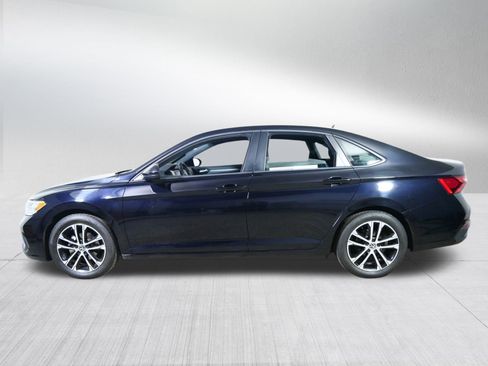 Used 2022 Volkswagen Jetta Sport image 4