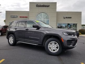 Certified 2024 Jeep Grand Cherokee Laredo w/ Luxury Tech Group I video 1
