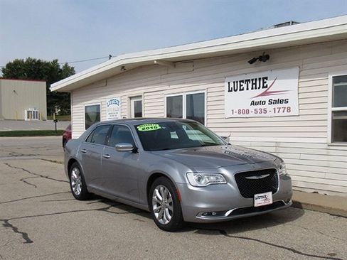 Used 2015 Chrysler 300 C w/ Light Group image 4