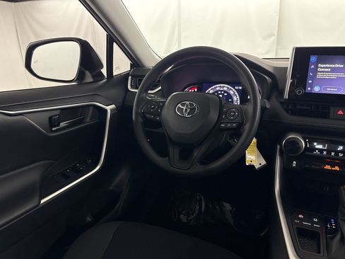 Used 2024 Toyota RAV4 LE FWD image 28
