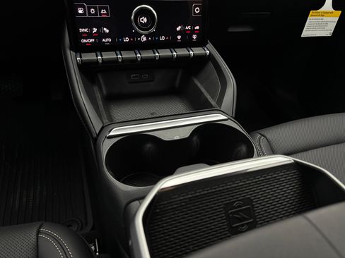 New 2027 GMC Terrain Elevation w/ Elevation Premium Package FWD image 28