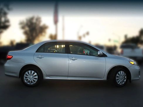 Used 2011 Toyota Corolla LE image 6