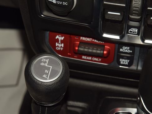 Used 2025 Jeep Gladiator Rubicon w/ Safety Group AWD/4WD image 36