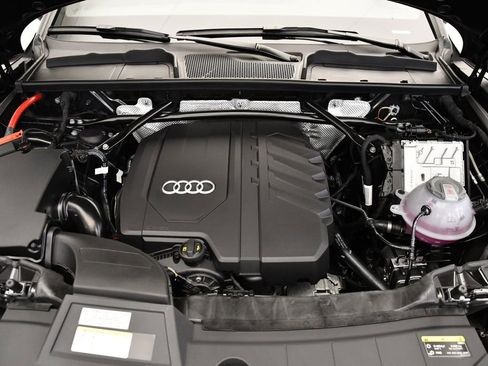 Certified 2025 Audi Q5 2.0T Premium Plus image 11