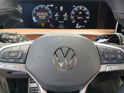 New 2026 Volkswagen Tiguan SEL R-Line AWD/4WD image 17