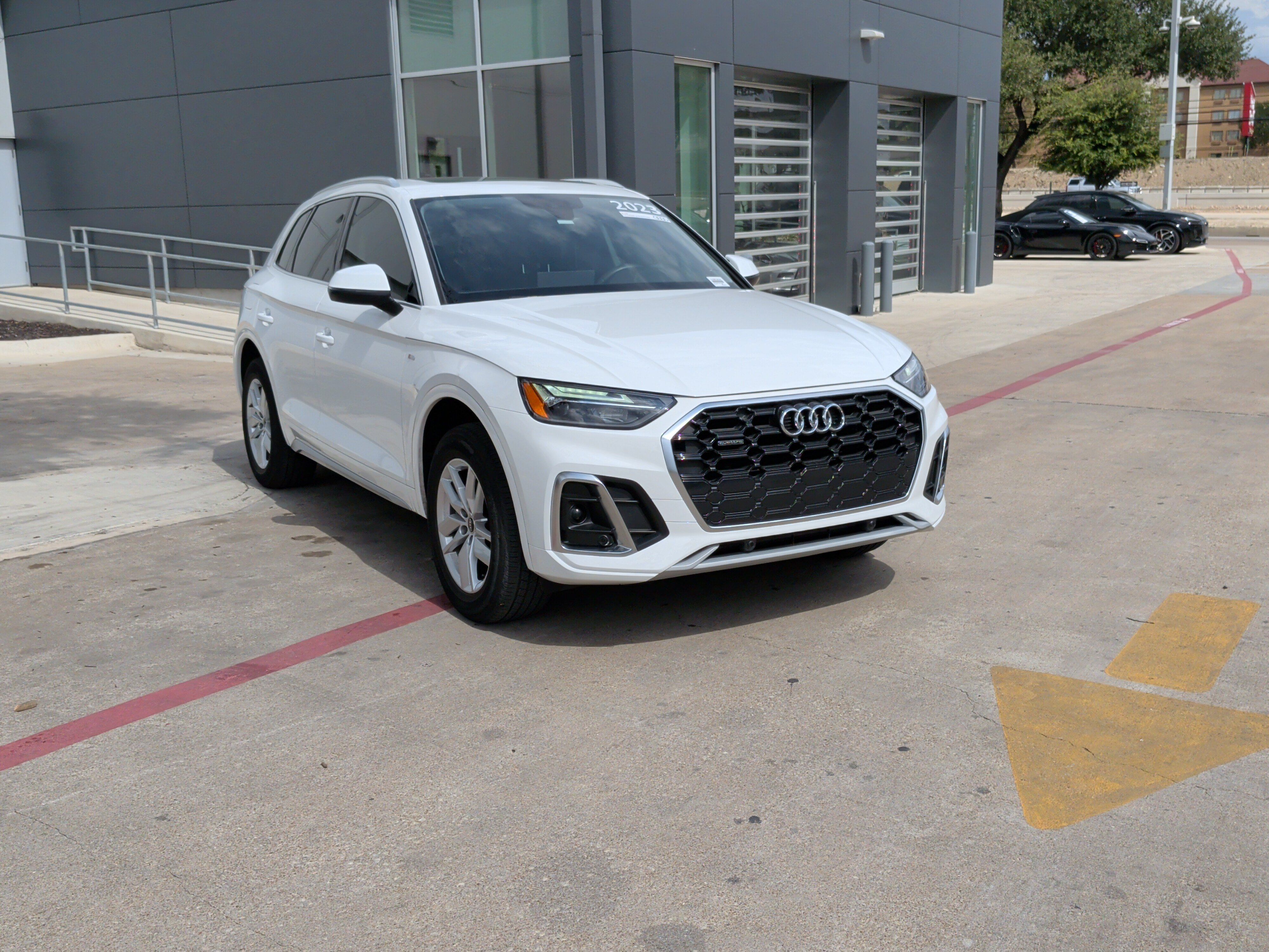 Certified 2023 Audi Q5 2.0T Premium w/ Convenience Package AWD/4WD image 2