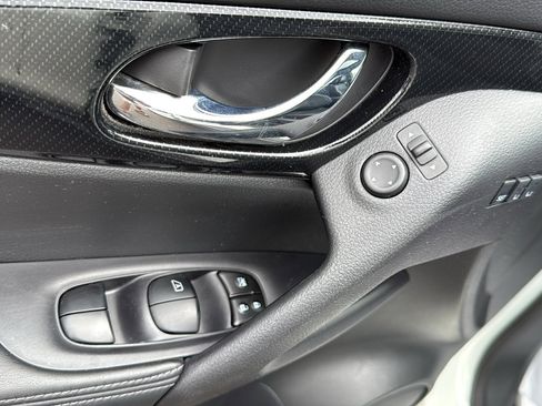 Used 2019 Nissan Rogue SL w/ Premium Package image 7