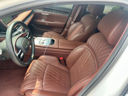 Used 2025 Genesis G90 3.5T AWD/4WD image 2