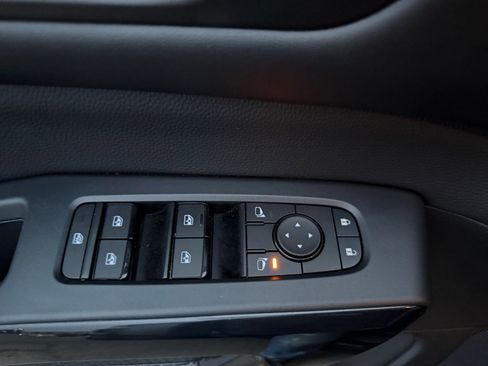 Used 2025 Nissan Pathfinder SV image 20