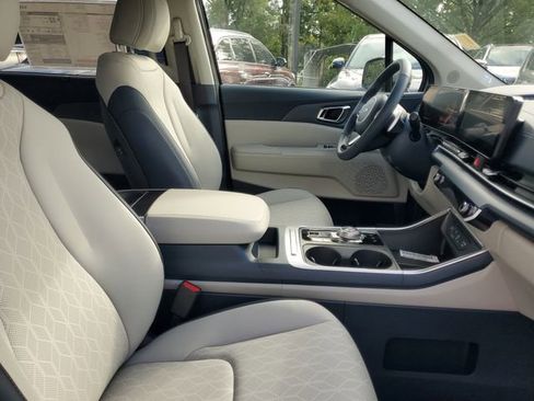 New 2026 Kia Carnival EX FWD image 34