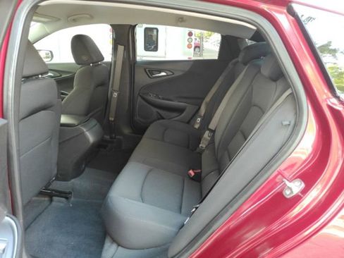 Used 2025 Chevrolet Malibu RS FWD image 18