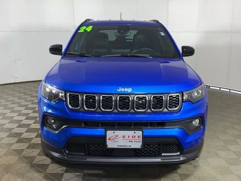 Used 2024 Jeep Compass Latitude AWD/4WD image 3