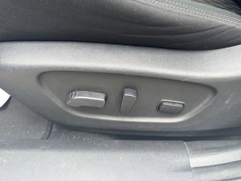 Used 2017 Nissan Rogue SV FWD image 15