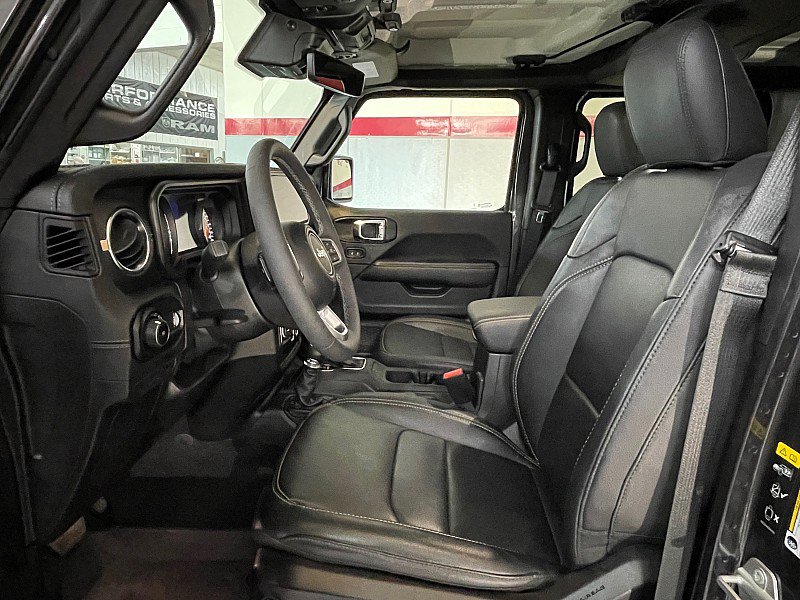 Used 2025 Jeep Wrangler Unlimited Sahara AWD/4WD image 10