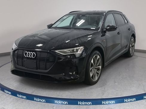 Used 2021 Audi e-tron Premium Plus image 1