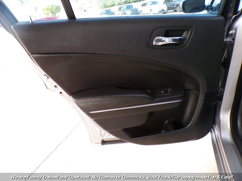 Used 2014 Dodge Charger SXT RWD image 17