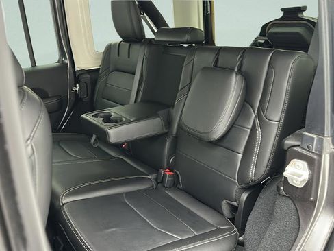 Used 2023 Jeep Wrangler Unlimited Sahara w/ Cold Weather Group AWD/4WD image 10