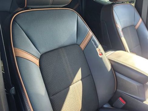 Used 2025 GMC Canyon AT4 AWD/4WD image 30