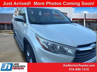 Used 2016 Toyota Highlander Limited image 1