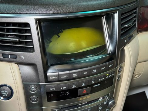 Used 2011 Lexus LX 570 4WD w/ Luxury Pkg image 46