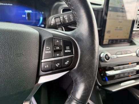 Used 2020 Ford Explorer Platinum w/ Premium Technology Package AWD/4WD image 16