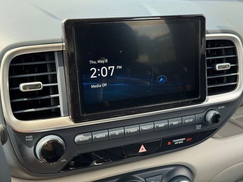 Used 2025 Hyundai Venue Limited image 25