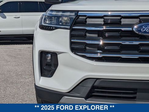 New 2025 Ford Explorer Active w/ Active Comfort Package image 10