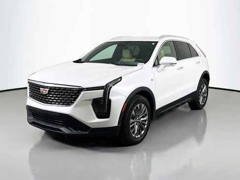 Used 2025 Cadillac XT4 Premium Luxury image 3
