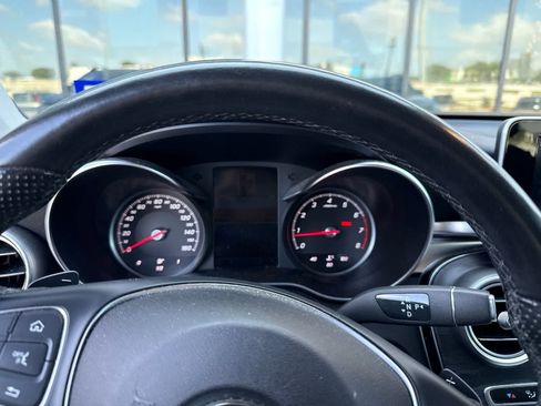 Used 2017 Mercedes-Benz GLC 300 4MATIC image 8
