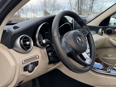 Used 2018 Mercedes-Benz C 300 4MATIC Sedan image 2