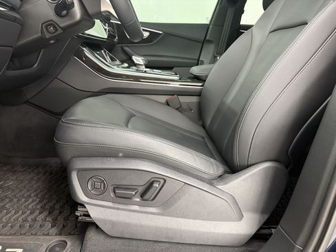 Used 2025 Audi Q7 2.0T Premium w/ Convenience Plus Package AWD/4WD image 5