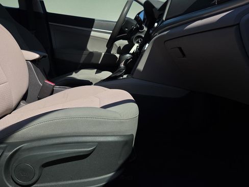 Used 2019 Hyundai Elantra SE image 15
