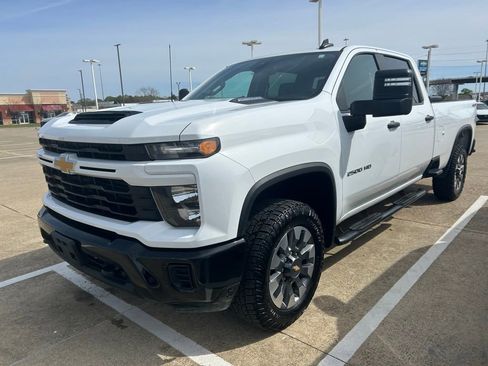 Used 2024 Chevrolet Silverado 2500 Custom w/ Custom Value Package image 13