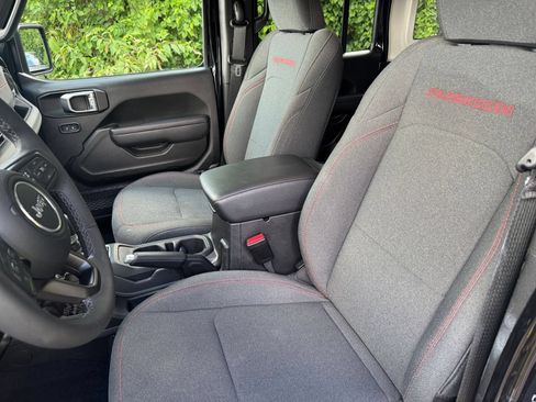 Used 2025 Jeep Wrangler Unlimited Rubicon AWD/4WD image 35