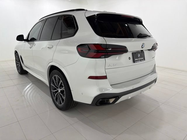 Used 2025 BMW X5 xDrive40i w/ M Sport Package AWD/4WD image 3